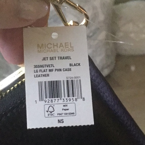 SALE! Michael Kors Large Jet Set Travel Phone Wristlet NEW WITH TAGS - Picture 16 of 16